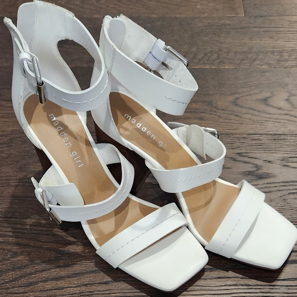 Steve Madden White Heeled Sandal size 9